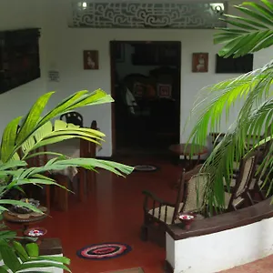  Проживание в семье Traditional Kandyan House