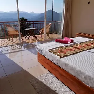  Проживание в семье High View